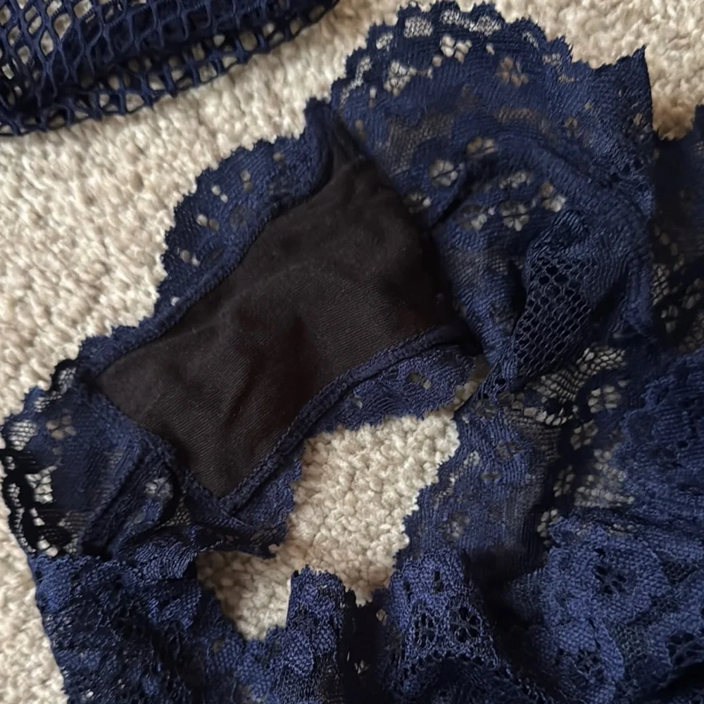 Elegant Lace Bodysuit in Navy Blue - Picture 8 of 8